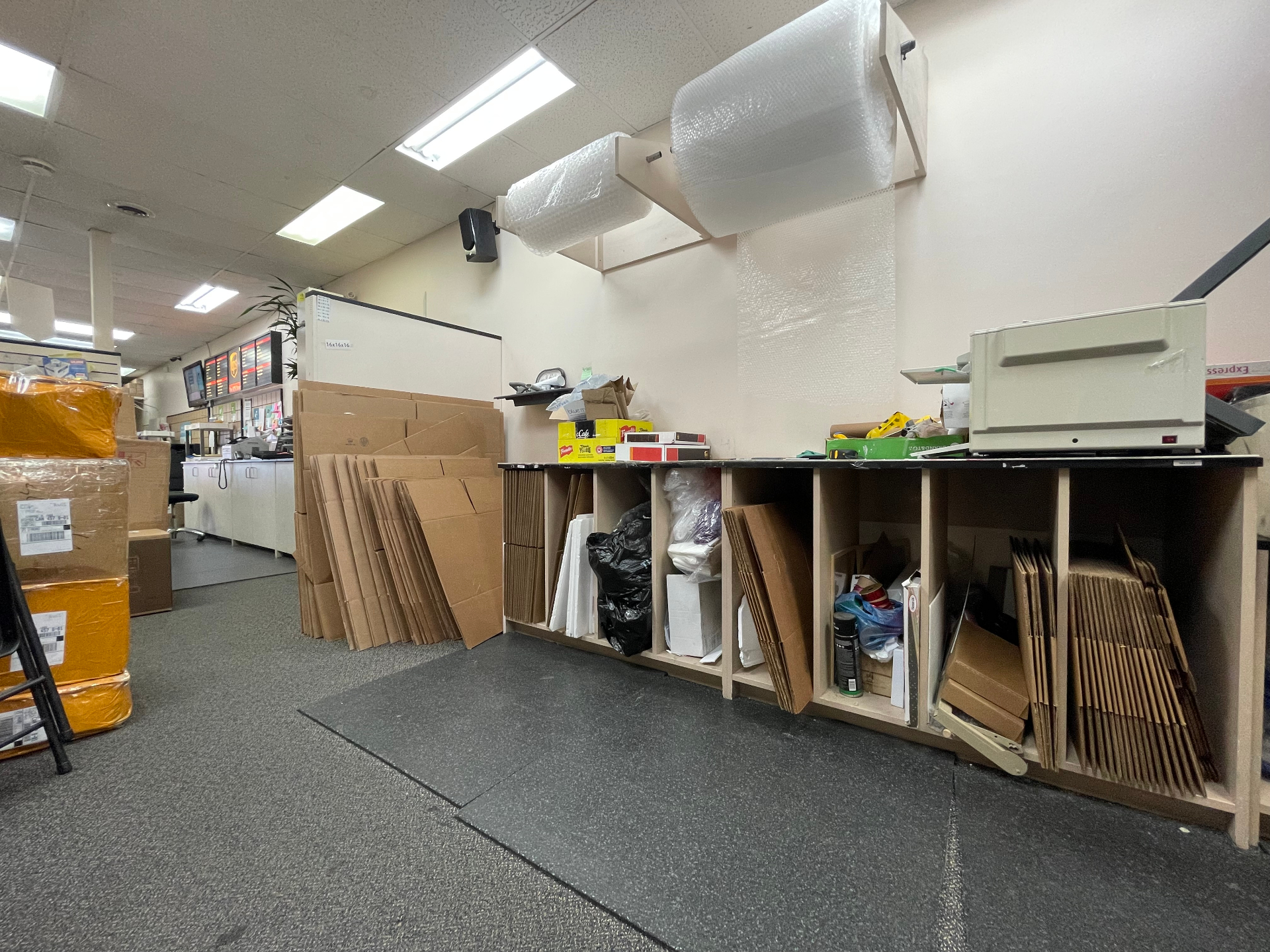 UPS 加盟店转让 · 萨斯卡通 8 街黄金地段——林与唐地产 - 12